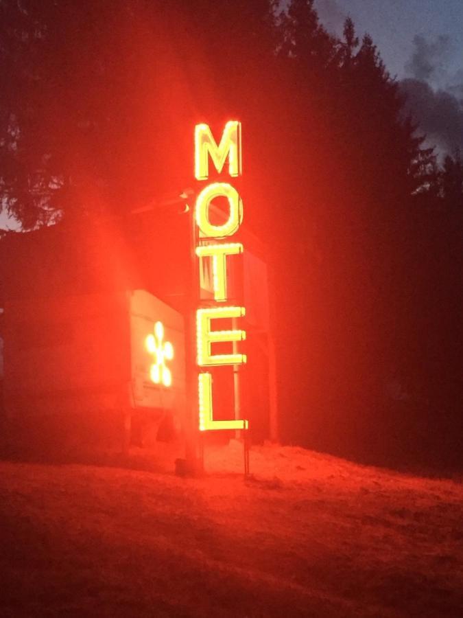 Piekalne Hotel Kalniesi Kültér fotó