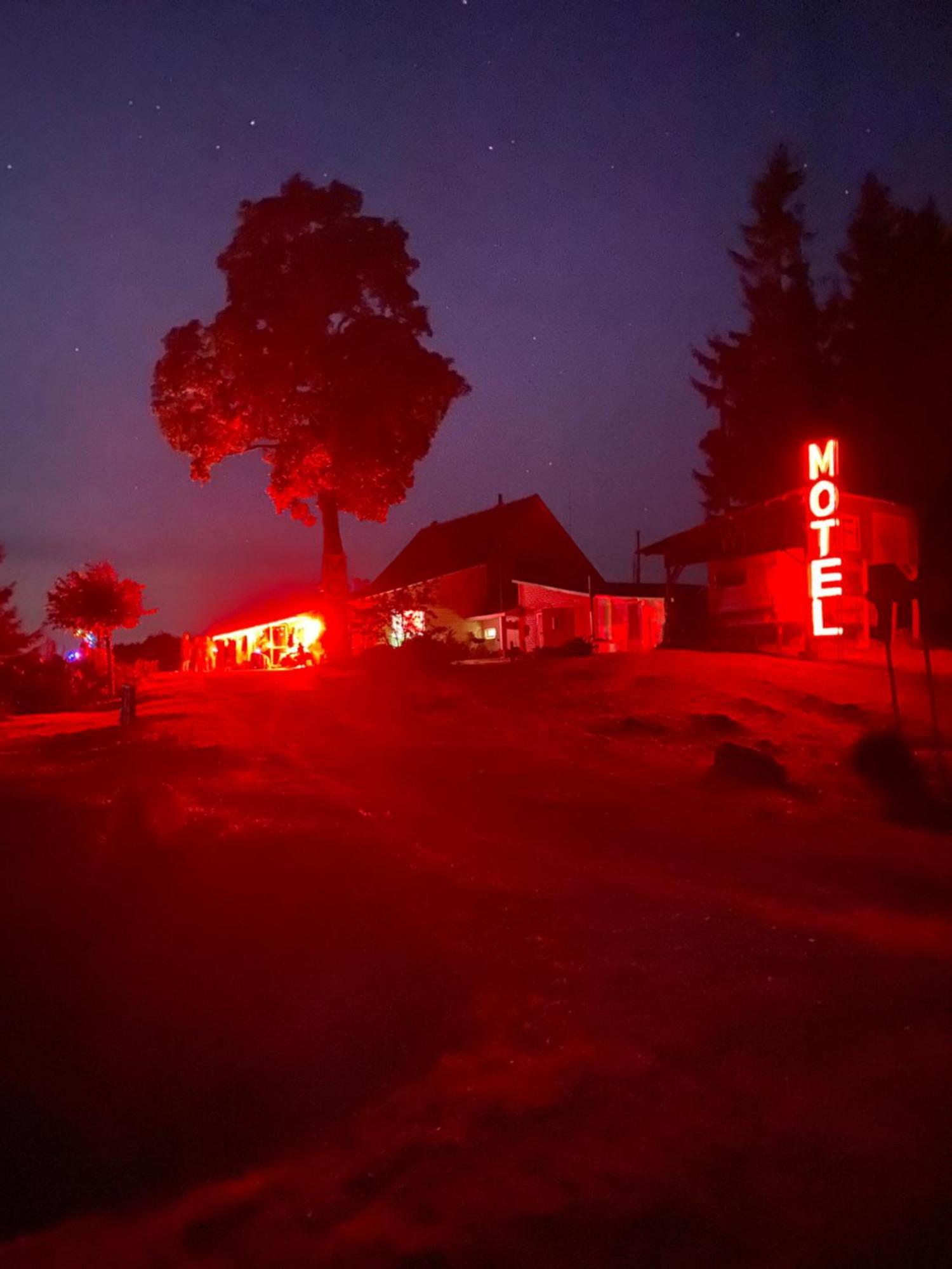Piekalne Hotel Kalniesi Kültér fotó
